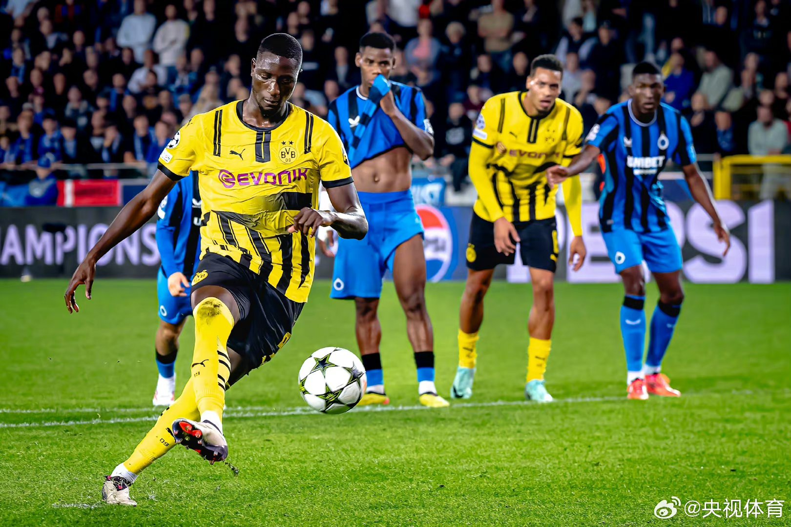 开云体育平台 -集结日多特蒙德战术微调——意甲节点到来，赛场秩序良好，赛程密集仍需轮换 